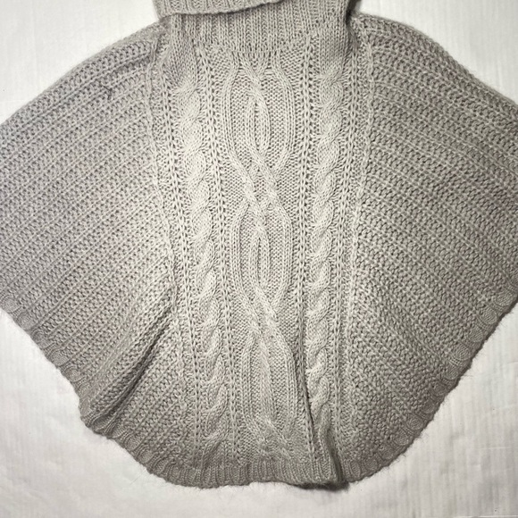 Caroll Paris Gray Cable Knit Mohair,Wool & Alpaca Blend Turtleneck Woman’s Shawl - Picture 3 of 12